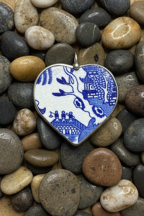 Vintage Blue Willow Broken China Heart Brooch & Pendant – Stamped JAPAN